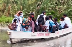 Need Safer Transport Options For Delhi Kids Who Take Boat to Reach School Need Safer Transport Options For Delhi Kids Who Take Boat to Reach School