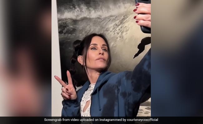 Watch: Courteney Cox Transforms Herself Into "Gen Z Girl", Internet Calls Her "Queen"