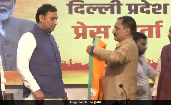 "घुटन महसूस कर रहा था" :  स्‍टैंडिंग कमेटी के अहम चुनाव के पहले AAP पार्षद पवन सहरावत BJP में शामिल