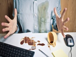 सफेद कपड़े पर लग जाए सब्जी के पीले दाग तो इस रेमेडी से एक वॉश में हो जाएगा साफ सफेद कपड़े पर लग जाए सब्जी के पीले दाग तो इस रेमेडी से एक वॉश में हो जाएगा साफ