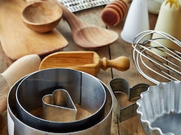 Kitchen Tips: बेकिंग टूल्स और इक्विपमेंट को साफ करने के लिए आजमाएं ये 5 आसान तरीके