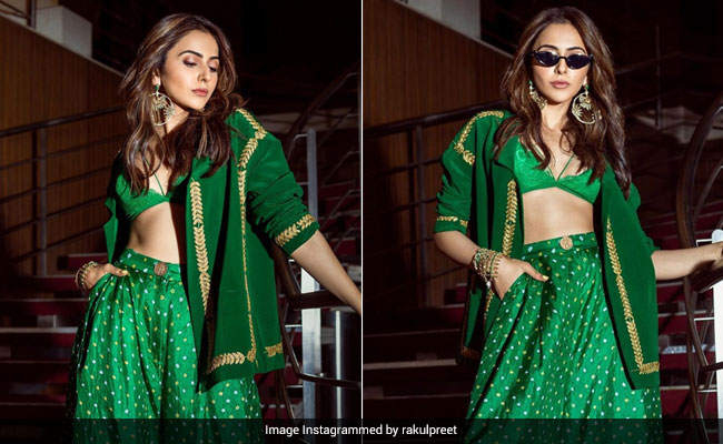 Rakul Preet Singh "Keeps The Boring Away" In A Stunning Green Bandhani Set
