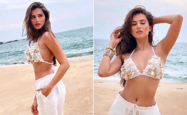 Tara Sutaria's Seashell Look Is All The Proof We Need That She's A True Blue "Island Baby"