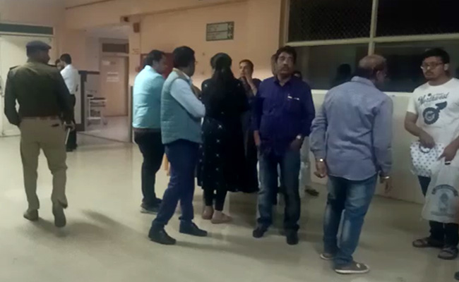 MP: कॉलेज में पूर्व छात्र ने महिला प्रोफेसर को जिंदा जलाने की कोशिश की; 80% तक जलीं, हालत गंभीर