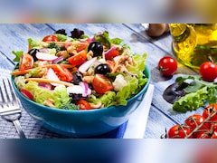 सलाद में नमक, नींबू और चाट मसाला डालकर खाते हैं? ये तरीका शरीर को कर सकता है बीमार