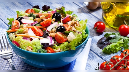 सलाद में नमक, नींबू और चाट मसाला डालकर खाते हैं? ये तरीका शरीर को कर सकता है बीमार