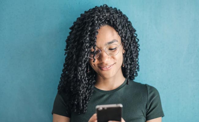 'Textationship' Isn't Just Another Trendy Dating Term. Here's What It Is.