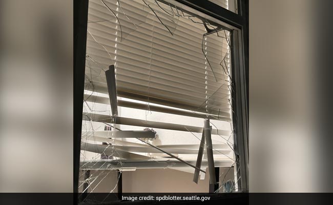 Woman Returns Home To Find Fully Clothed Burglar Taking Bath In Bathtub