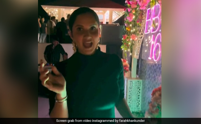 Watch: Sania Mirza And <i>Bigg Boss</i> Stars Dance To <i>Deewangi Deewangi</i> At Farah Khan's Party