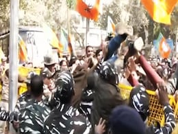 Huge BJP Protest Against Arvind Kejriwal Over Delhi Liquor Policy Case Huge BJP Protest Against Arvind Kejriwal Over Delhi Liquor Policy Case