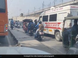 Traffic Hit In Parts Of Delhi As AAP Protests Manish Sisodia's Arrest Traffic Hit In Parts Of Delhi As AAP Protests Manish Sisodia's Arrest