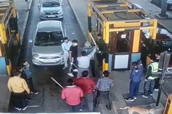 Toll Plaza Worker Thrashed With Sticks After Asking For Payment Toll Plaza Worker Thrashed With Sticks After Asking For Payment