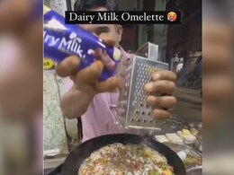 स्ट्रीट वेंडर ने बनाया डेयरी मिल्क ऑमलेट- Internet Confused स्ट्रीट वेंडर ने बनाया डेयरी मिल्क ऑमलेट- Internet Confused