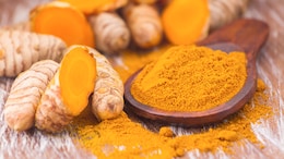 Difference Between Raw Turmeric And Turmeric Powder - Which One Is Better For You?