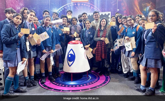 Scientists At IIT Delhi Create A Time Capsule For The Department Of Posts