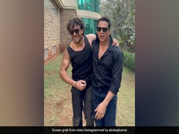 "Dear Tiger Shroff," Akshay Kumar Doesn't Write Letters But He Made An Exception For You "Dear Tiger Shroff," Akshay Kumar Doesn't Write Letters But He Made An Exception For You