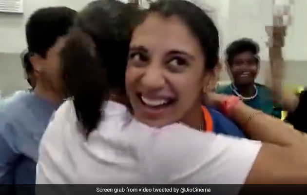 Viral Video: जब RCB ने  स्मृति मंधाना को 3.40 करोड़ में खरीदा, तो खुशी पहुंची सातवें आसमान पर, ऐसे मना भरपूर जश्न