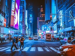 Man Dies After Falling From 16th-Floor Window Of Times Square Hotel: "We Heard A Bump" Man Dies After Falling From 16th-Floor Window Of Times Square Hotel: "We Heard A Bump"