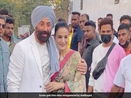 गदर 2 के प्रमोशन के लिए बिग बॉस 16 के फिनाले में पहुंचे सनी देओल और अमीषा पटेल, VIDEO देख फैंस हुए खुश गदर 2 के प्रमोशन के लिए बिग बॉस 16 के फिनाले में पहुंचे सनी देओल और अमीषा पटेल, VIDEO देख फैंस हुए खुश