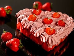 Vanilla And Strawberry Cake
