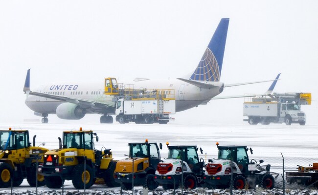 Heavy Snowfall In US, Massive Power Outage, Over 1,500 Flights Cancelled