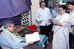 "Now You Have Proof": Bengal Chief Minister Mamata Banerjee Gives Land Documents To Amartya Sen "Now You Have Proof": Bengal Chief Minister Mamata Banerjee Gives Land Documents To Amartya Sen