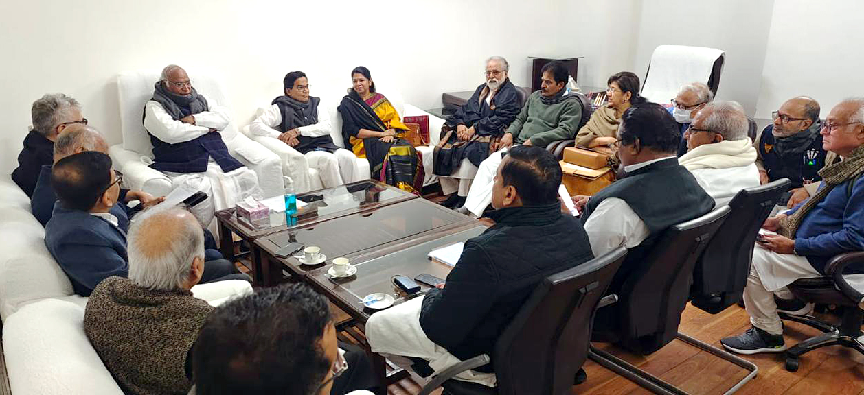 Opposition Meet Highlights: Sonia Gandhi Likely To Lead Opposition, Nitish Kumar To Be Convenor