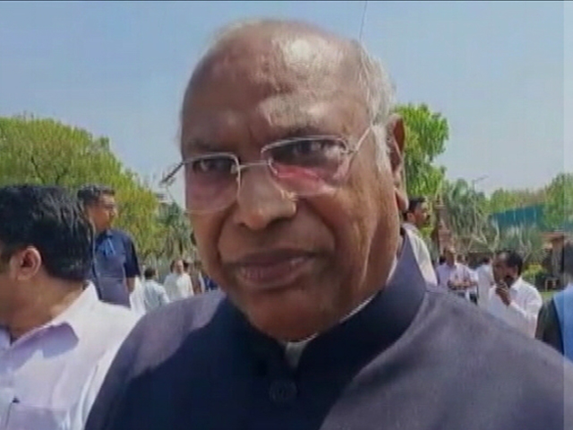 राहुल गांधी को 2 साल की सजा मिलने पर बोली कांग्रेस - "दबाने की कोशिश..."