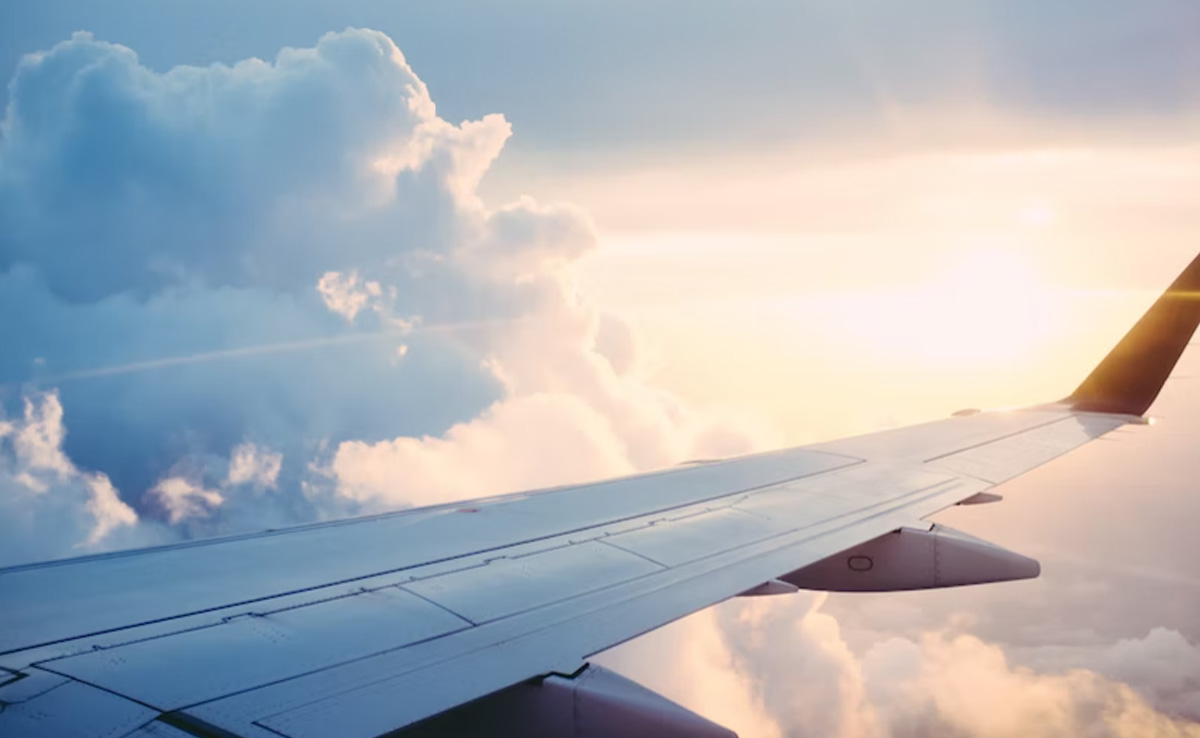 "Life-Changing'': Woman Shares How A Note From Airline Pilot Cured Her Fear Of Flying