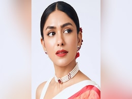मृणाल ठाकुर के एथनिक लुक्स बने बी-टाउन का हॉट टॉपिक, एक्ट्रेस की खूबसूरती देख ठहर जाएंगी निगाहें मृणाल ठाकुर के एथनिक लुक्स बने बी-टाउन का हॉट टॉपिक, एक्ट्रेस की खूबसूरती देख ठहर जाएंगी निगाहें