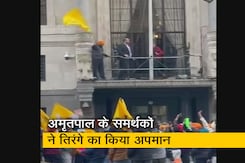 लंदन में भारतीय दूतावास के बाहर अमृतपाल सिंह के समर्थकों का प्रदर्शन लंदन में भारतीय दूतावास के बाहर अमृतपाल सिंह के समर्थकों का प्रदर्शन