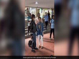 सेल्फी ले रहे शख्स पर फूटा मलाइका अरोड़ा का गुस्सा, दिया ऐसा रिएक्शन लोग बोले- सस्ता एटीट्यूड...देखें VIDEO  सेल्फी ले रहे शख्स पर फूटा मलाइका अरोड़ा का गुस्सा, दिया ऐसा रिएक्शन लोग बोले- सस्ता एटीट्यूड...देखें VIDEO