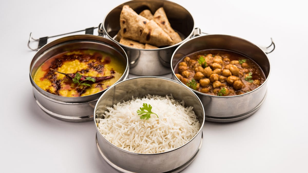 Monsoon Lunchbox Woes: 8 Foods to Avoid for a Happy Tummy!