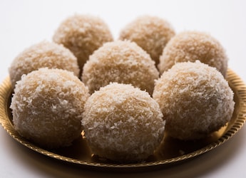 Watch: Make Delicious Nariyal Ladoos In Just 10 Mins For Quick Sweet Cravings Watch: Make Delicious Nariyal Ladoos In Just 10 Mins For Quick Sweet Cravings