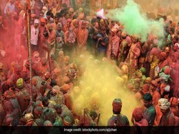 ब्रज में छाई है होली की धूम, यहां डेढ़ महीने तक मनाया जाता है रंगों का त्योहार ब्रज में छाई है होली की धूम, यहां डेढ़ महीने तक मनाया जाता है रंगों का त्योहार