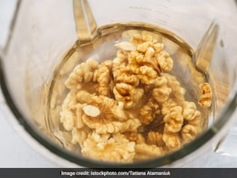 अखरोट को भिगोकर क्यों खाना चाहिए? जानें सुबह खाली पेट Walnuts खाने के गजब के फायदे अखरोट को भिगोकर क्यों खाना चाहिए? जानें सुबह खाली पेट Walnuts खाने के गजब के फायदे