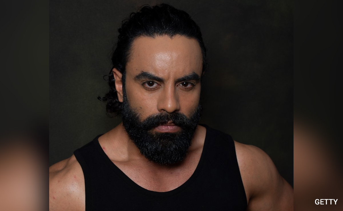 Watch: Indian Actor Aman Dhaliwal Attacked In US Gym, Tackles Man To The Ground