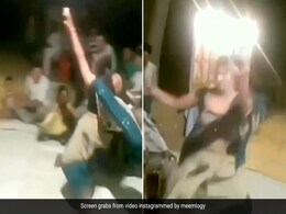 नाचते-नाचते अचानक स्टंट करने लगी महिला, फिसल-फिसलकर किया कुछ ऐसा, डरके भागने लगे लोग नाचते-नाचते अचानक स्टंट करने लगी महिला, फिसल-फिसलकर किया कुछ ऐसा, डरके भागने लगे लोग