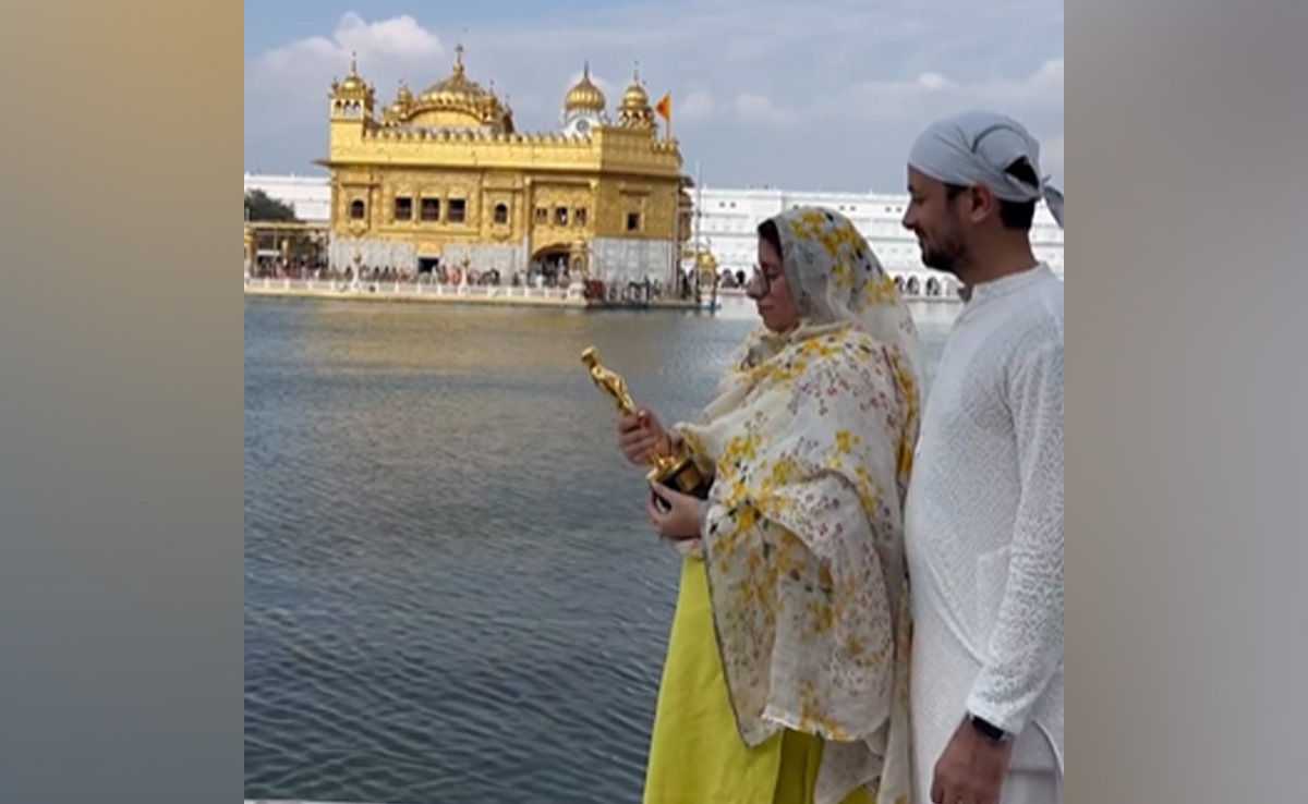 Guneet Monga Visits Golden Temple After Oscar Win, Prepares Langar