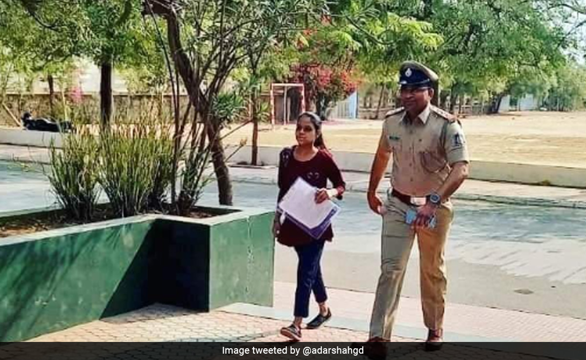 Father Dropped Daughter At Wrong Exam Centre, Then A Gujarat Cop Came To Her Rescue