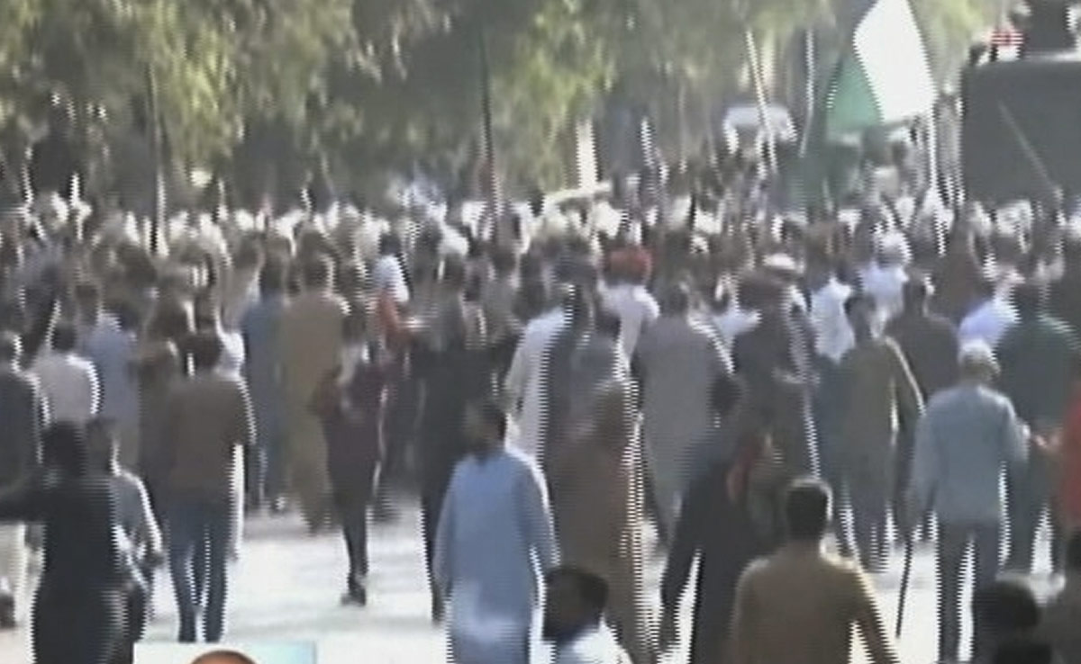 Ex Pak PM Imran Khan Faces Arrest, Hundreds Of Supporters Block Police