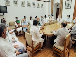 Sonia Gandhi, Mallikarjun Kharge Meet Congress MPs Ahead Of Budget Session Sonia Gandhi, Mallikarjun Kharge Meet Congress MPs Ahead Of Budget Session