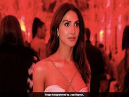 परफेक्ट फैशन गोल्स दे रही है वाणी कपूर की स्लिंकी व्हाइट कटआउट ड्रेस परफेक्ट फैशन गोल्स दे रही है वाणी कपूर की स्लिंकी व्हाइट कटआउट ड्रेस