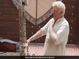 दिल छू लेगा इस शख्स का कुल्फी बेचने का स्टाइल, इनके सामने फीके पड़ जाएंगे गायकी के बड़े-बड़े उस्ताद- देखें वीडियो दिल छू लेगा इस शख्स का कुल्फी बेचने का स्टाइल, इनके सामने फीके पड़ जाएंगे गायकी के बड़े-बड़े उस्ताद- देखें वीडियो