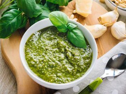 5 Delicious And Healthy Green Dips To Pair With Your Snacks