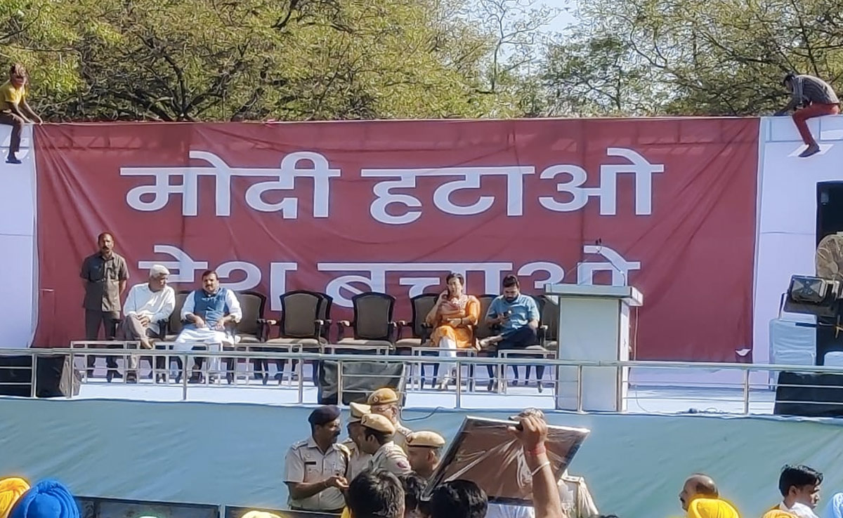 आम आदमी पार्टी का 'मोदी हटाओ देश बचाओ' अभियान शुरू, दिल्ली में सभा आयोजित