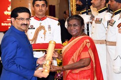 Watch: President Droupadi Murmu Confers Padma Awards Watch: President Droupadi Murmu Confers Padma Awards
