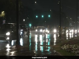 दिल्ली एनसीआर के कई इलाकों में बारिश, आंधी के साथ फुहारें पड़ते रहने का अनुमान दिल्ली एनसीआर के कई इलाकों में बारिश, आंधी के साथ फुहारें पड़ते रहने का अनुमान
