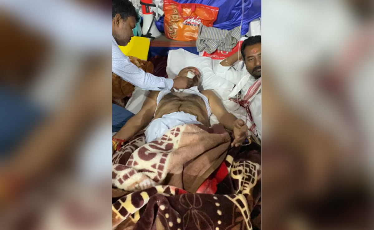 झारखंड :  देवघर में 10 दिनों से आमरण अनशन पर बैठे दो लोगों की हालत बिगड़ी, जानें-क्&zwj;या है इनकी मांग