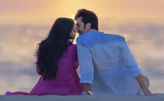 <i>Tu Jhoothi Main Makkaar</i> Box Office Collection Day 2: Ranbir Kapoor's Romcom "Maintains Grip" With Over 26 Crore